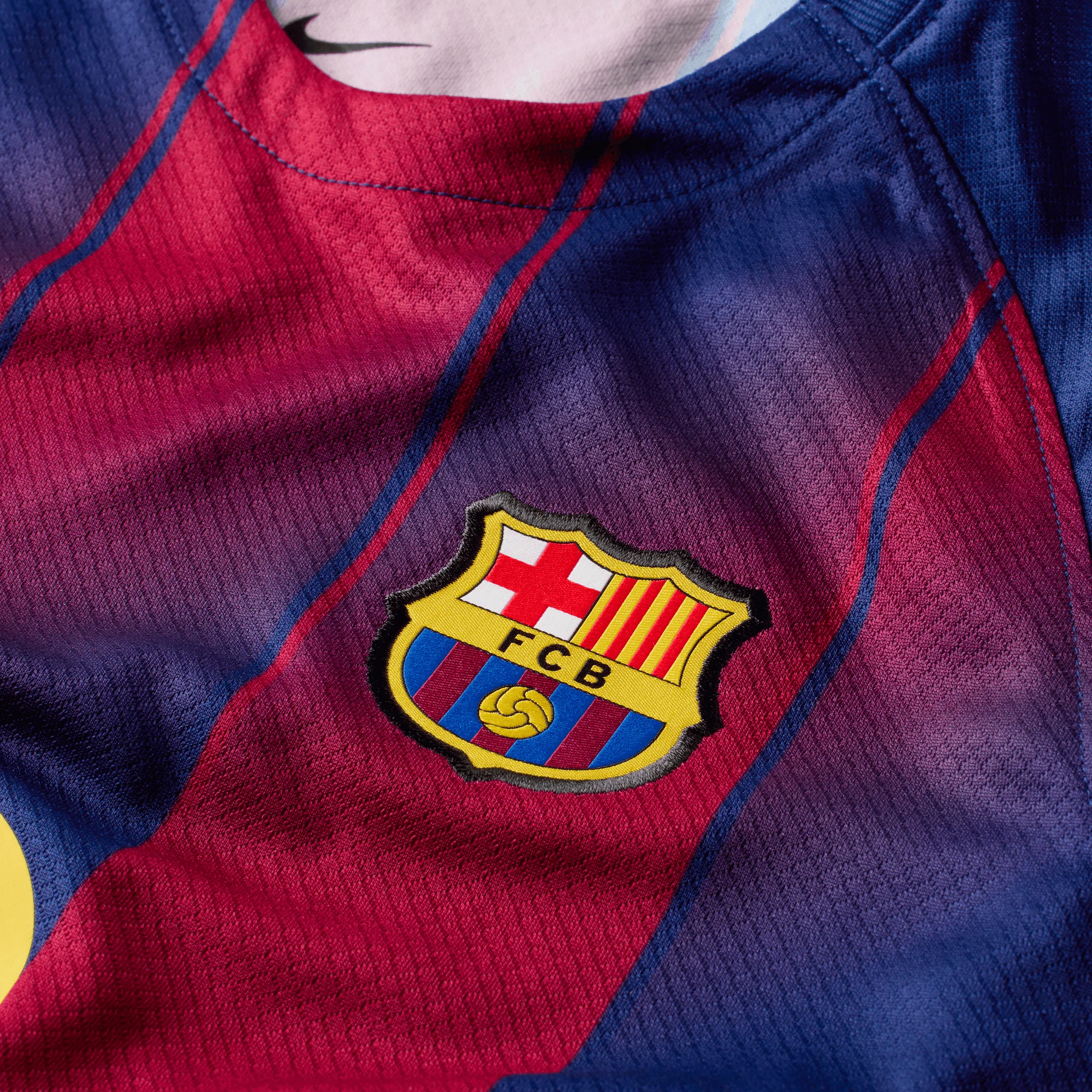 Barcelona FC Little Kids Home 3 Piece Kit 2025/26 - Image 3