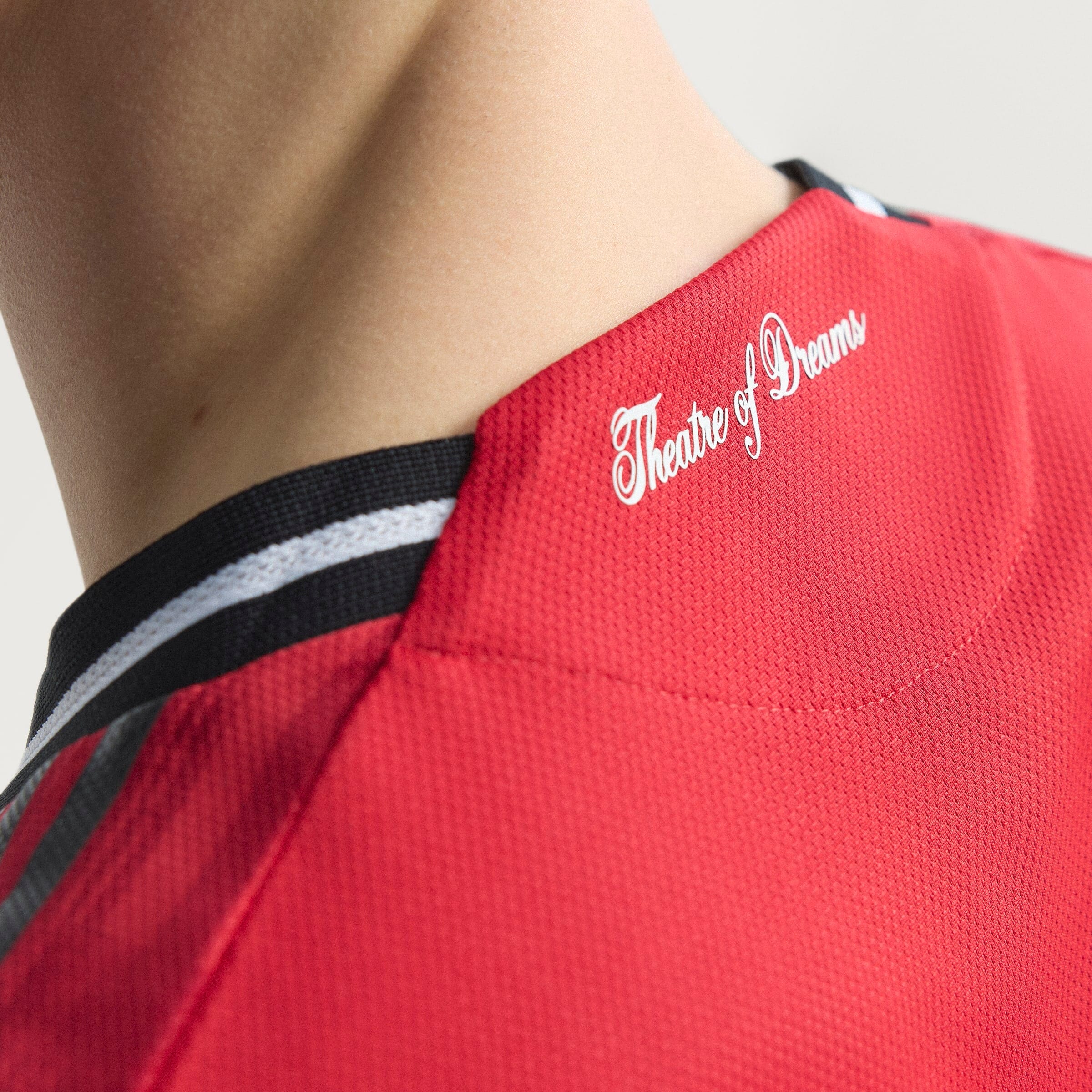 Manchester United Adults Home Match Jersey 2025/26 - Image 6